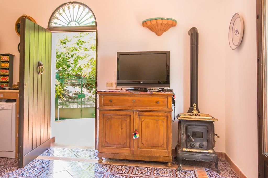 Villa Adamo Scopello  Bilik gambar